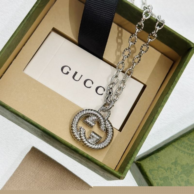G*u*i necklaces